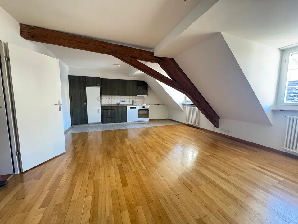 Charmante 3.5-Zimmer-Dachwohnung mitten in der Zürcher Altstadt – Foto 3 von 15