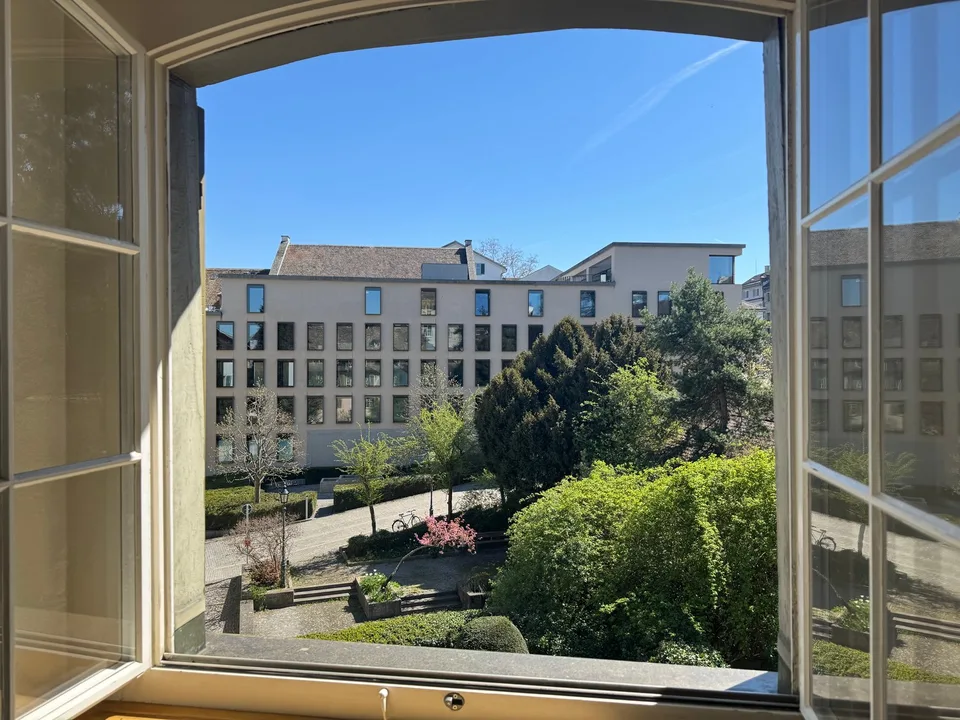 Charmante 3.5-Zimmer-Dachwohnung mitten in der Zürcher Altstadt – Foto 5 von 15