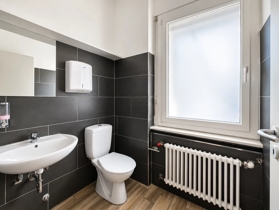 Chiasso: Großes Büro mit 5 Räumen zu vermieten – Foto 7 von 7