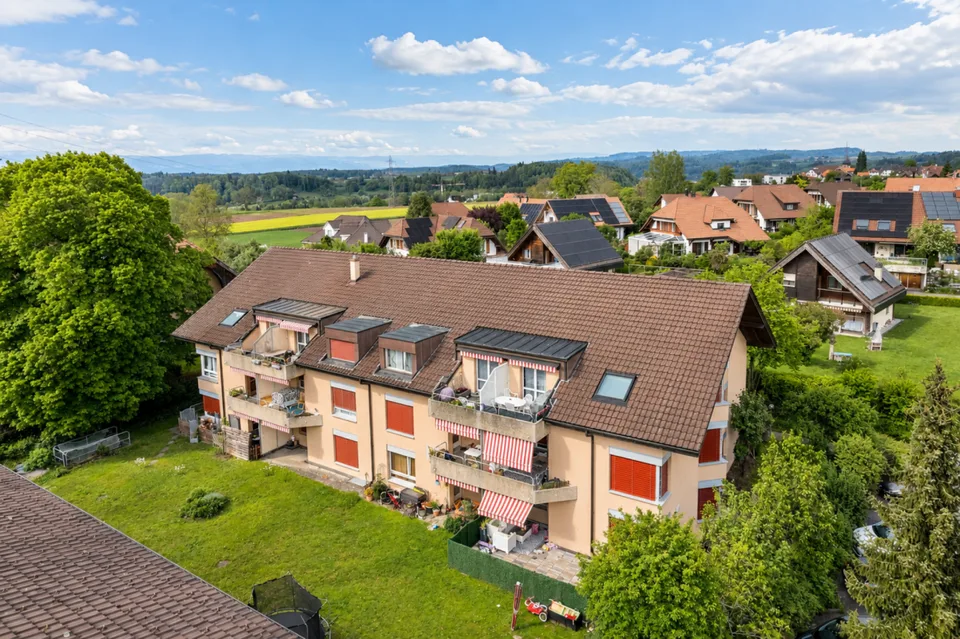 Appartement de 3.5 pces au rez-de-chaussée avec terrasse et pelouse / 3.5-Zimmer-Wohnung im Erdgeschoss mit Terrasse und Rasen Bösingen – photo 3 sur 4