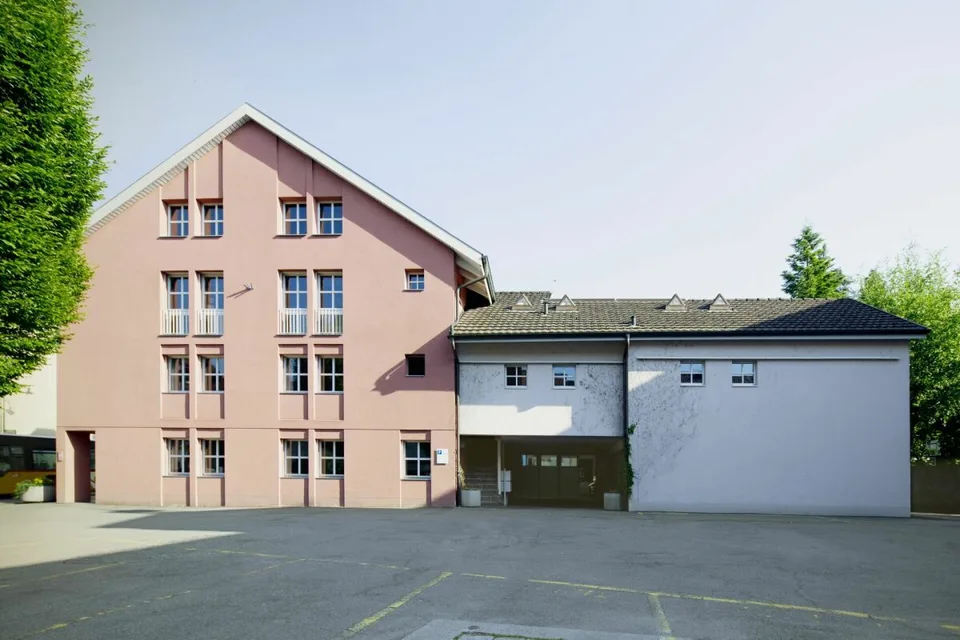 Maison unifamiliale spacieuse avec locaux commerciaux – photo 9 sur 12