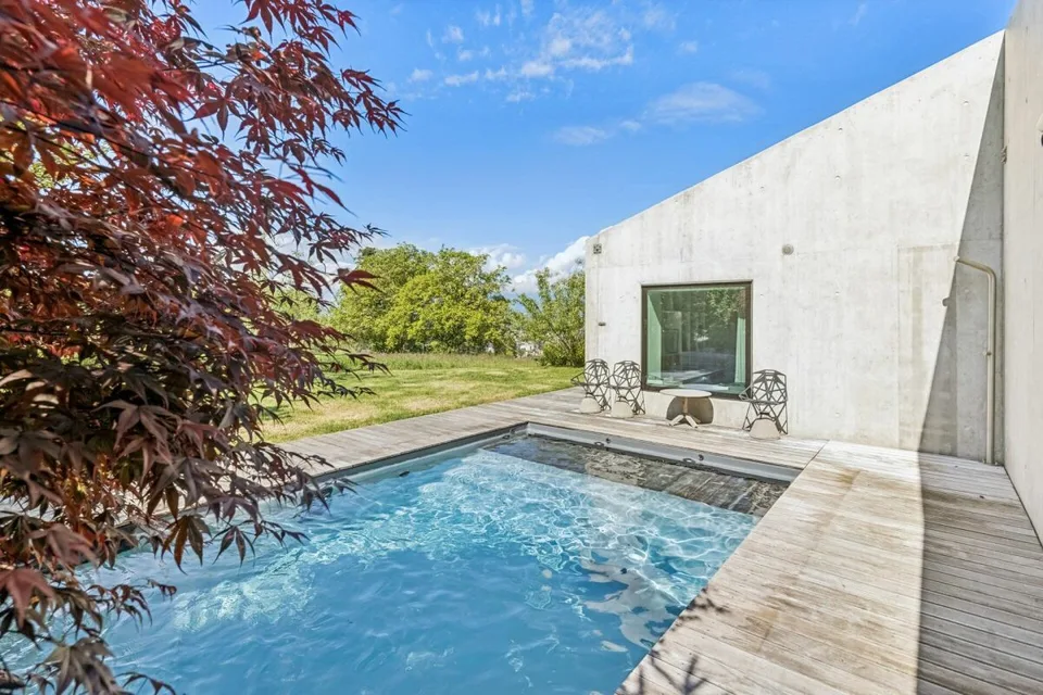 Villa im modernen Architekturstil in einem bevorzugten Umfeld – Foto 2 von 12