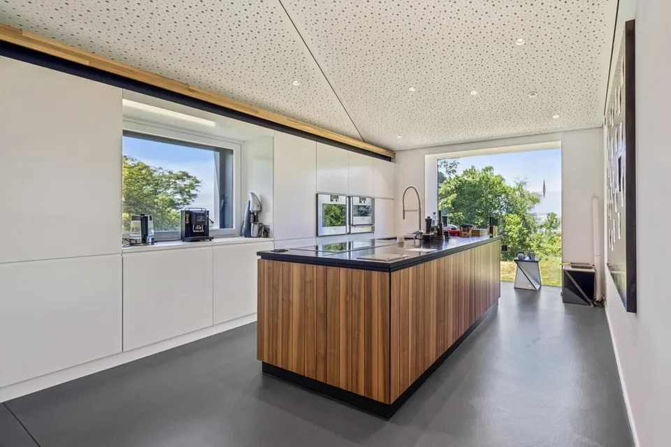 Villa im modernen Architekturstil in einem bevorzugten Umfeld – Foto 7 von 12