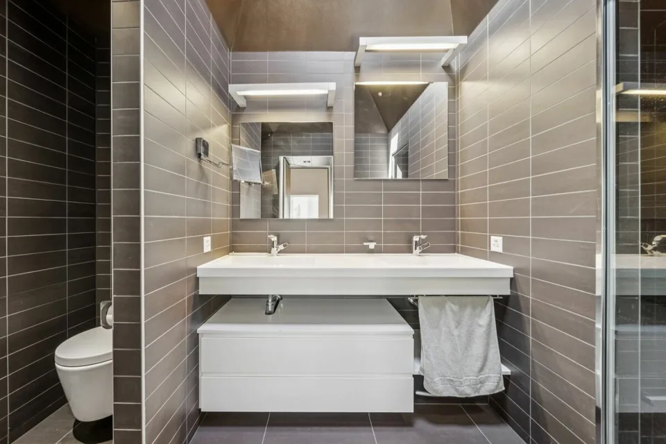 Villa im modernen Architekturstil in einem bevorzugten Umfeld – Foto 10 von 12