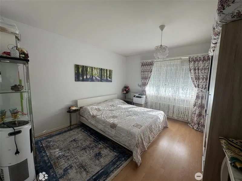 Appartamento luminoso 3.5 locali con balcone a Biel – disponibile da dicembre 2026 – foto 4 di 7