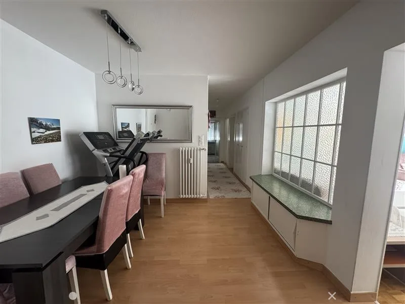 Appartamento luminoso 3.5 locali con balcone a Biel – disponibile da dicembre 2026 – foto 2 di 7