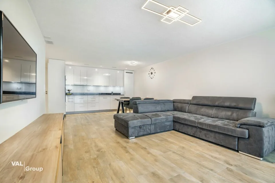 Neuwertige, helle Wohnung mit grosszügiger privater Grünfläche – Foto 4 von 18