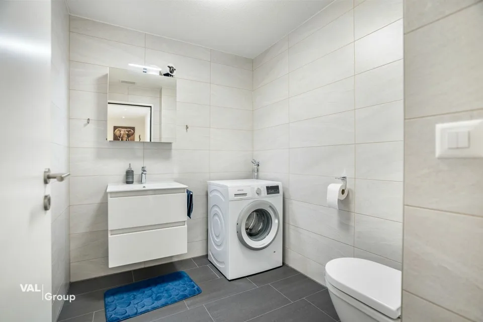 Neuwertige, helle Wohnung mit grosszügiger privater Grünfläche – Foto 9 von 18