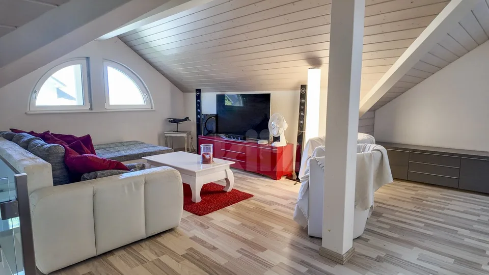 Superbe duplex sous les toits avec balcon – photo 8 sur 13
