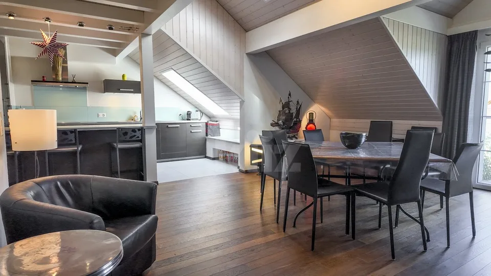 Superbe duplex sous les toits avec balcon – photo 2 sur 13