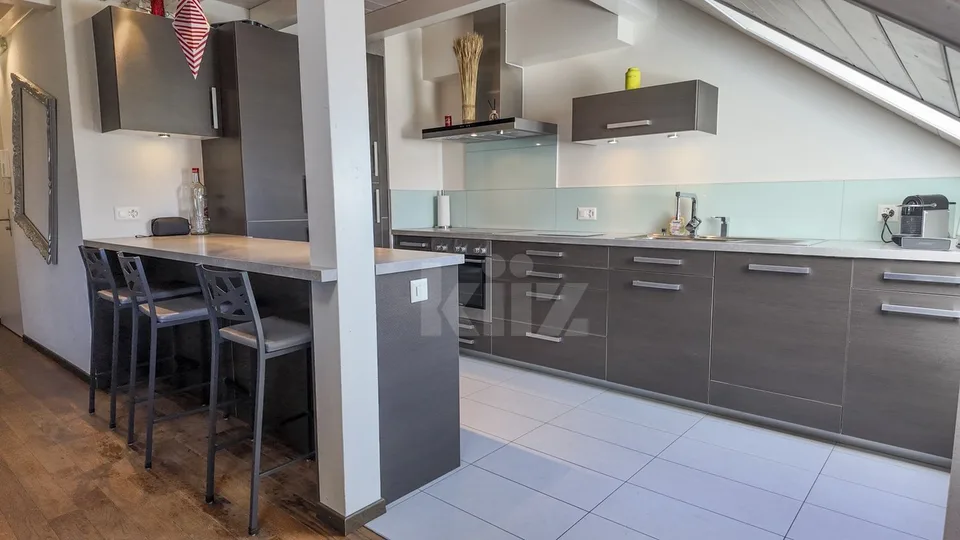 Superbe duplex sous les toits avec balcon – photo 4 sur 13