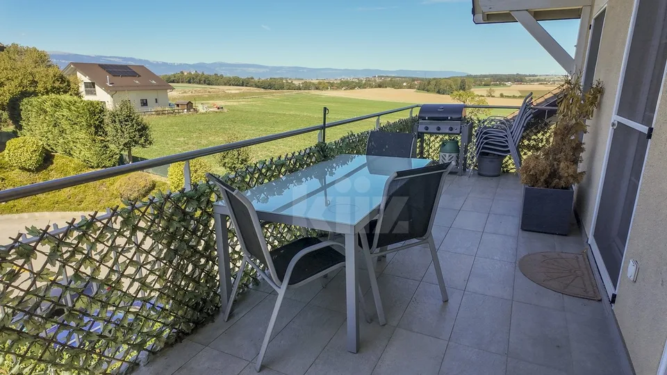 Superbe duplex sous les toits avec balcon – photo 3 sur 13
