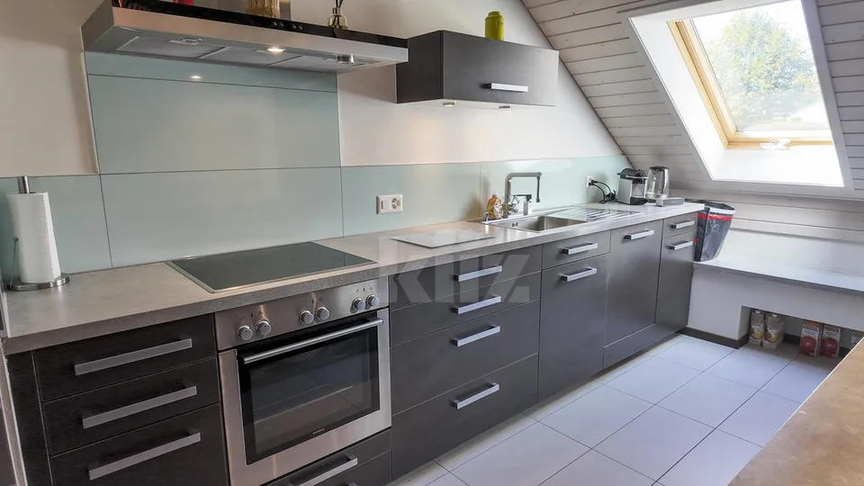 Superbe duplex sous les toits avec balcon – photo 5 sur 13