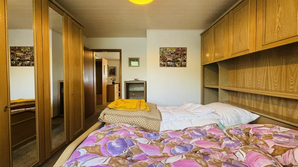 Casa unifamiliare di 5 locali con garage, cortile, balcone, giardino e bella vista – foto 16 di 28