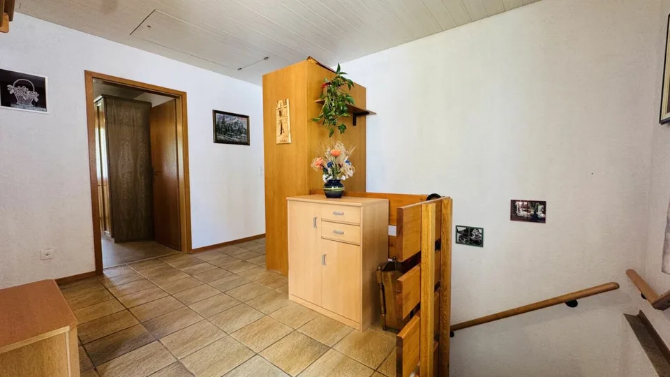 Casa unifamiliare di 5 locali con garage, cortile, balcone, giardino e bella vista – foto 18 di 28