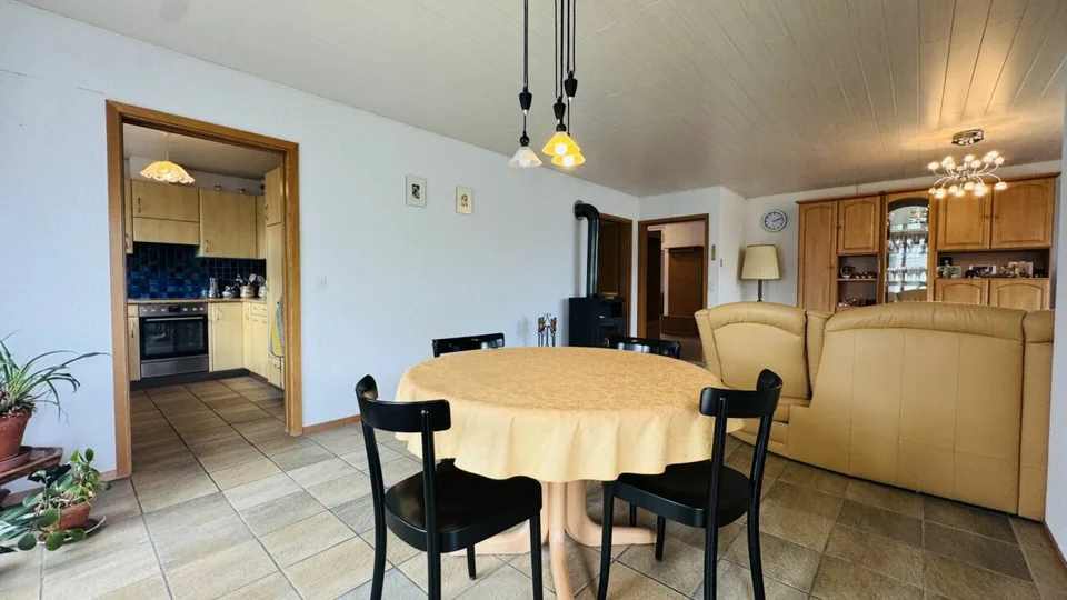 Casa unifamiliare di 5 locali con garage, cortile, balcone, giardino e bella vista – foto 9 di 28