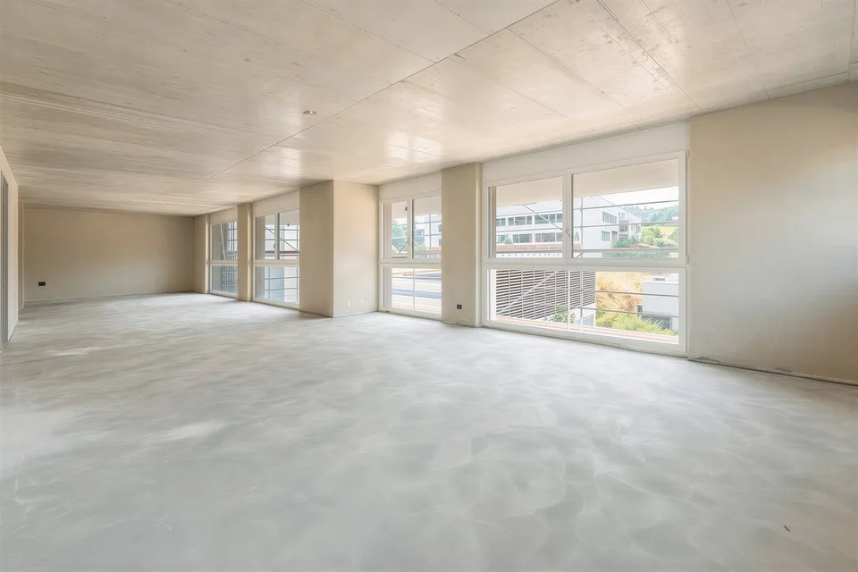 Espace commercial inondé de lumière au 1er étage - aménagement intérieur par le locataire – photo 6 sur 8