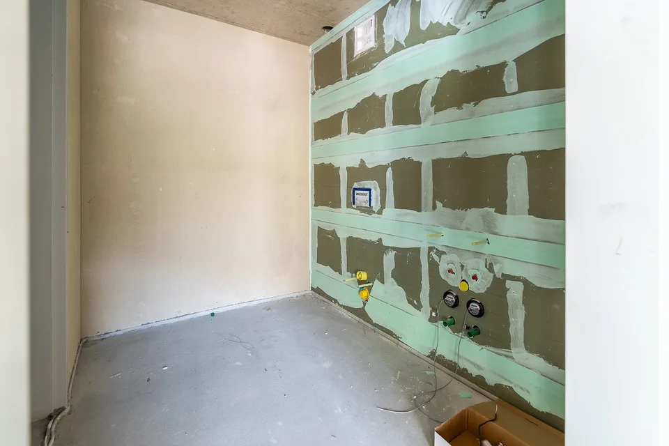 Espace commercial inondé de lumière au 1er étage - aménagement intérieur par le locataire – photo 8 sur 8