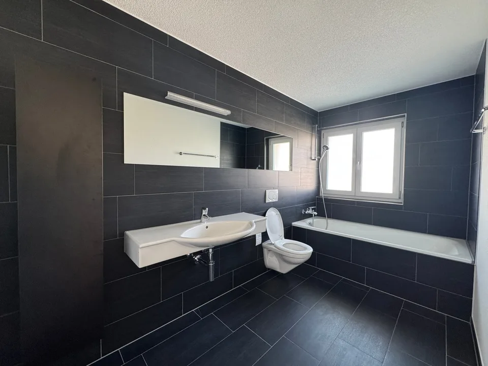Ampio appartamento di 4.5 locali con balcone a Langenthal – foto 8 di 11