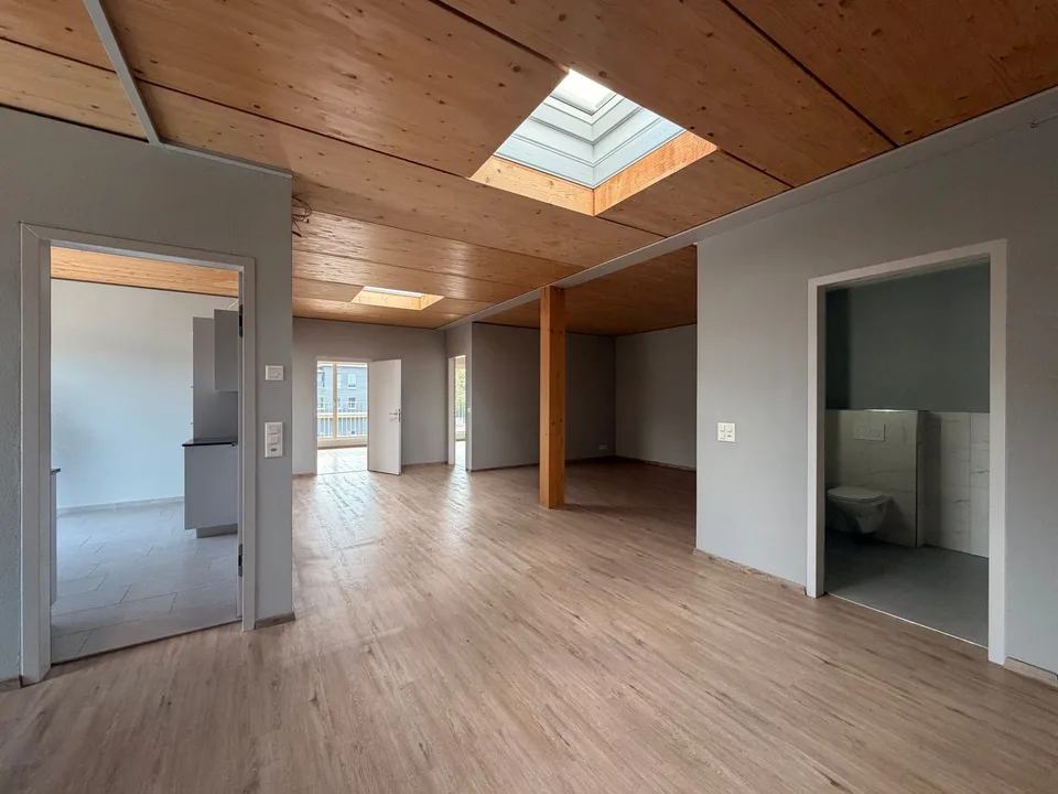 4.5-Zimmer Büro/Praxis mit Lift in Würenlos – Foto 2 von 11