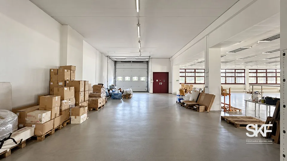 Verkauf eines großen Gewerbe-/Industriegebäudes/Lagers – Foto 3 von 12
