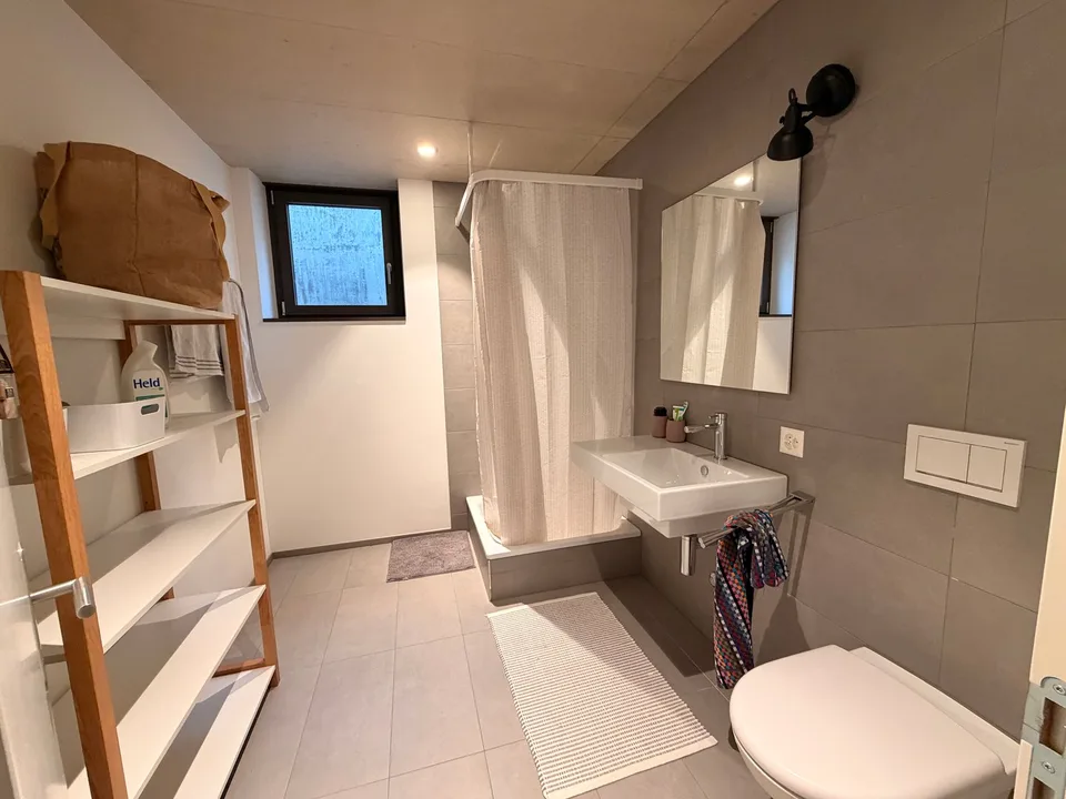 Doppel-Einfamilienhaus - Modernes Wohnen mit Pool und Minergie-Standard – Foto 10 von 16