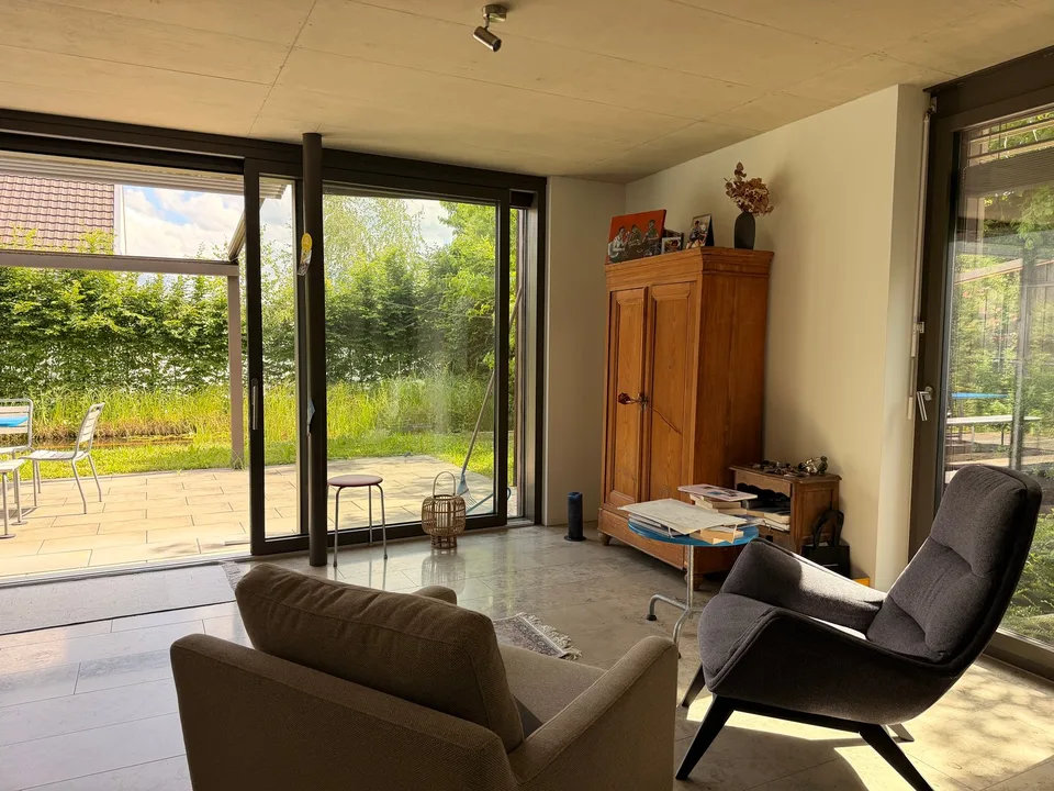 Doppel-Einfamilienhaus - Modernes Wohnen mit Pool und Minergie-Standard – Foto 5 von 16
