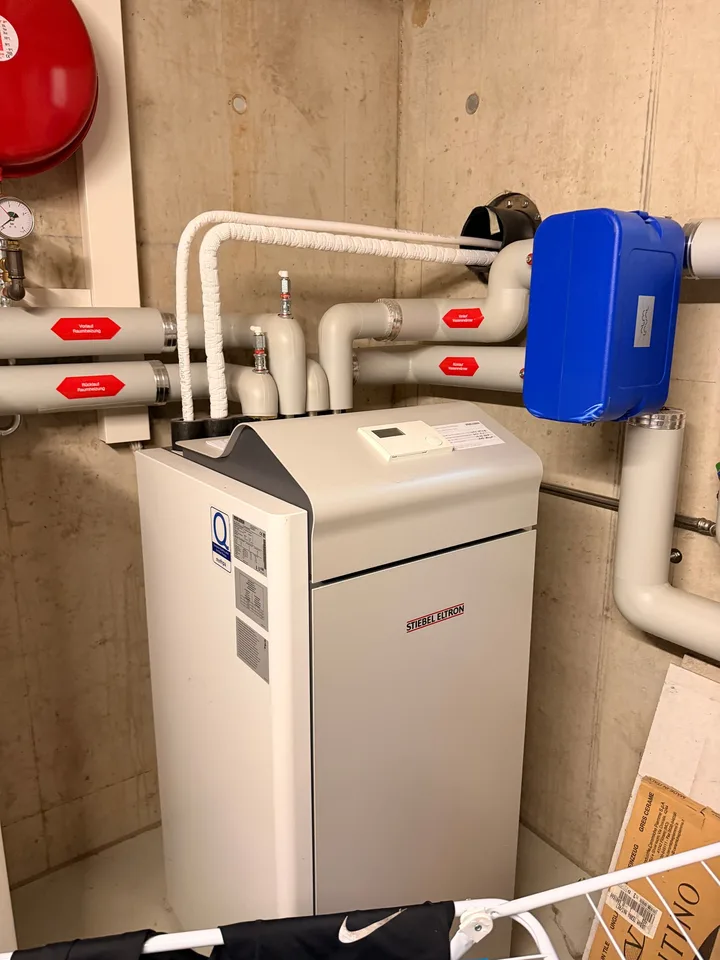 Doppel-Einfamilienhaus - Modernes Wohnen mit Pool und Minergie-Standard – Foto 15 von 16