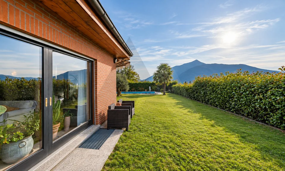 SPAZIOSA VILLA UNIFAMILIARE CON PISCINA – Foto 3 von 12
