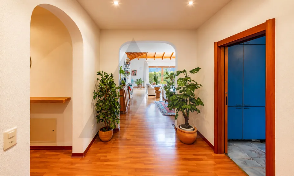 SPAZIOSA VILLA UNIFAMILIARE CON PISCINA – Foto 8 von 12