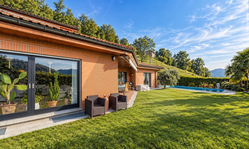 SPAZIOSA VILLA UNIFAMILIARE CON PISCINA – Foto 6 von 12