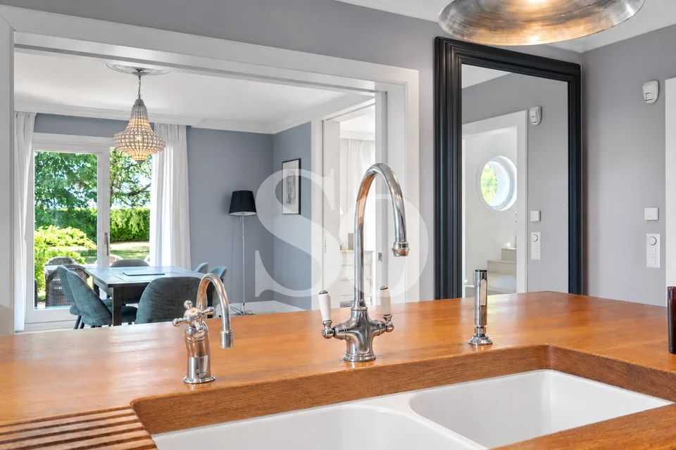 Esclusività: Elegante villa familiare su un grande terreno a pochi passi dal lago – foto 7 di 12