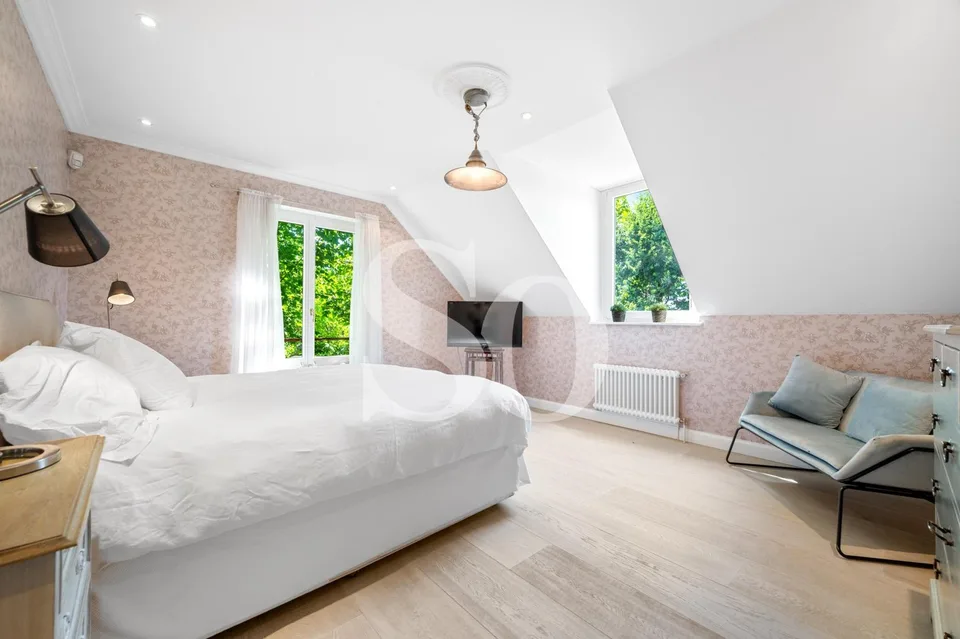 Esclusività: Elegante villa familiare su un grande terreno a pochi passi dal lago – foto 9 di 12