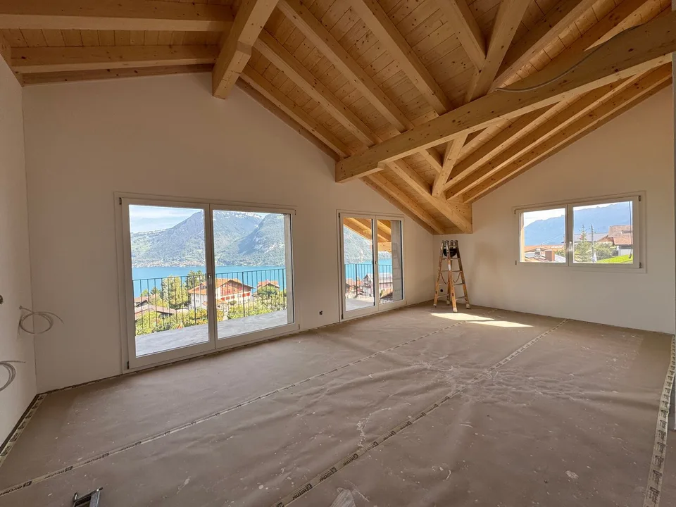 Vue imprenable sur le lac de Thoune, terrasse spacieuse (environ 30 m²), première occupation dans un immeuble neuf avec quatre unités – photo 8 sur 16