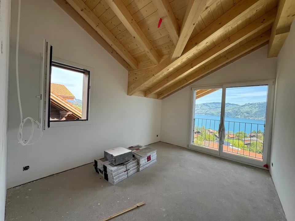 Vue imprenable sur le lac de Thoune, terrasse spacieuse (environ 30 m²), première occupation dans un immeuble neuf avec quatre unités – photo 13 sur 16