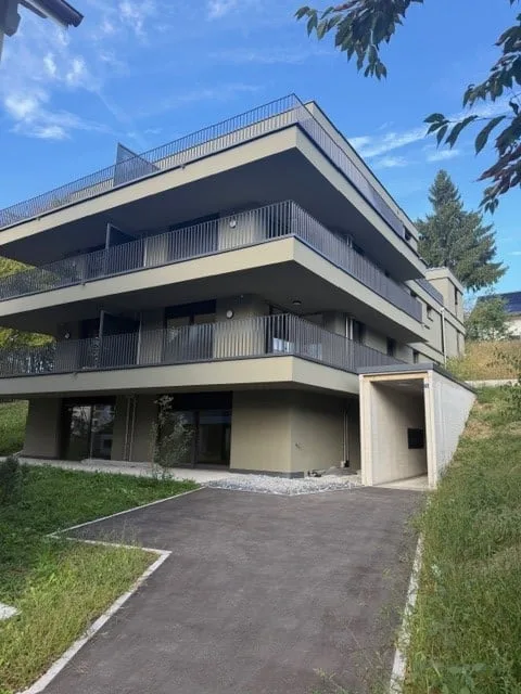 First rental of a 2.5-room apartment on the ground floor with a garden seating area in Bassersdorf