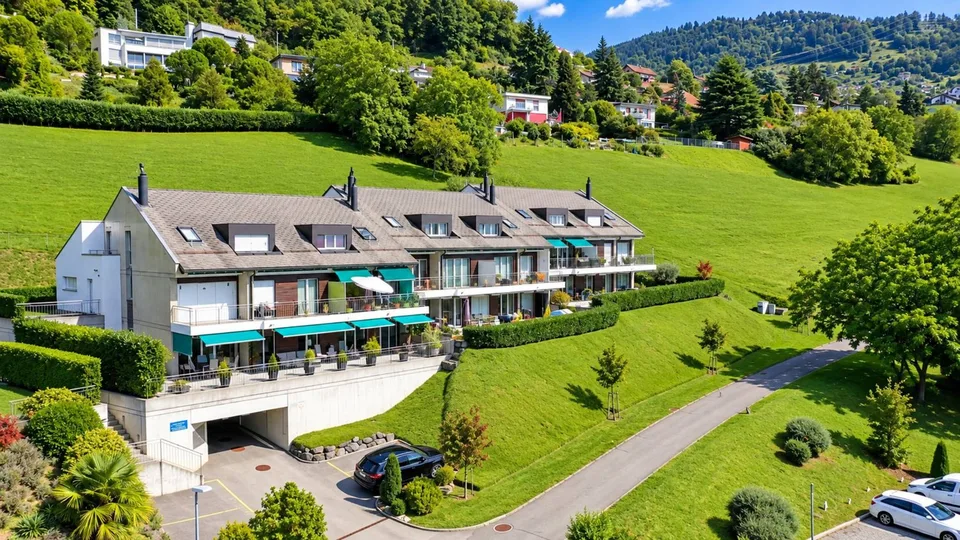 Beautiful 3.5-room apartment with large terrace and breathtaking lake view – photo 10 of 10