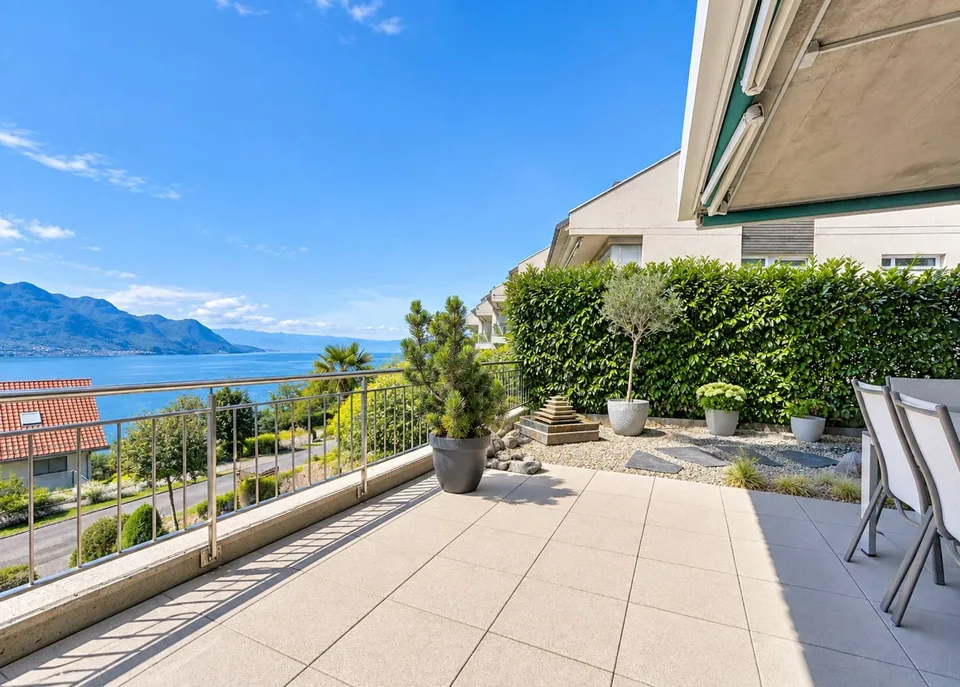 Beautiful 3.5-room apartment with large terrace and breathtaking lake view – photo 4 of 10
