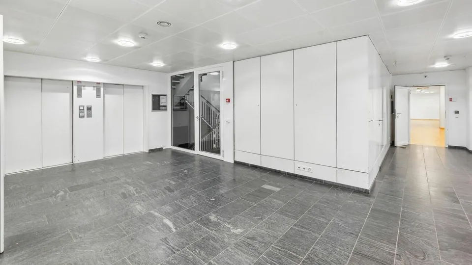 Commercial space on the ground floor behind Neumarkt – photo 9 of 13
