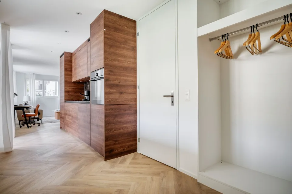 Bello appartamento Wiedikon 2.5 locali con cantina e W/T, vicino al mercato, via Blueground – foto 22 di 24