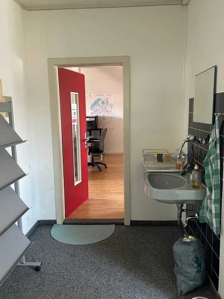 Ufficio luminoso in posizione centrale a Murten – 4 stanze, 78 m² – foto 5 di 7