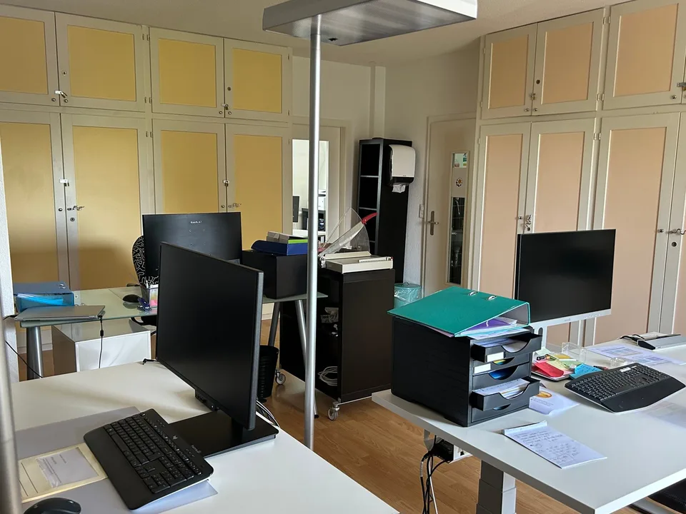 Ufficio luminoso in posizione centrale a Murten – 4 stanze, 78 m² – foto 2 di 7