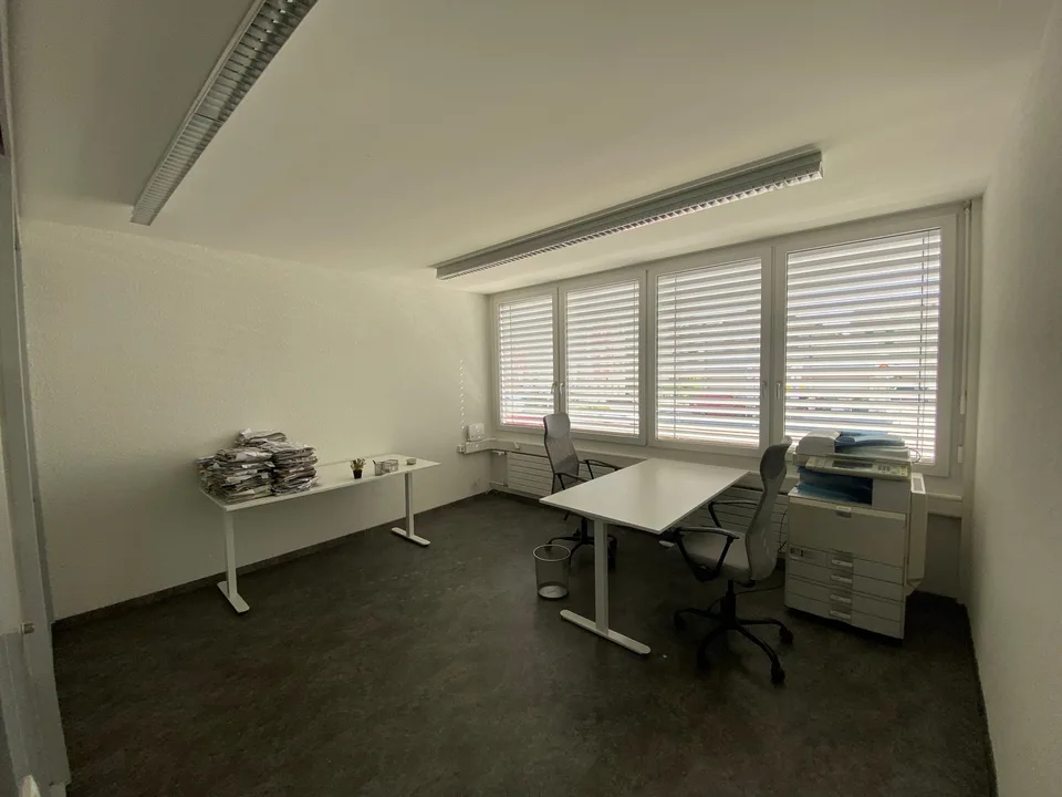 Espace commercial/bureautique polyvalent dans un emplacement idéalement situé à Wil SG – photo 2 sur 4