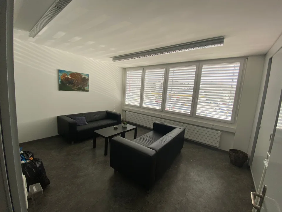 Espace commercial/bureautique polyvalent dans un emplacement idéalement situé à Wil SG – photo 3 sur 4
