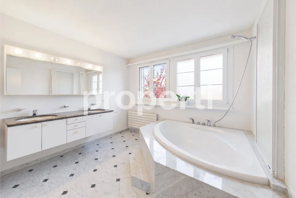 Grosszügiges Wohnen auf zwei Ebenen mit Cheminée, Wintergarten und viel Privatsphäre – Foto 23 von 26