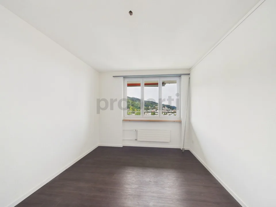 Light-filled living with balcony and far-reaching views – photo 10 of 12