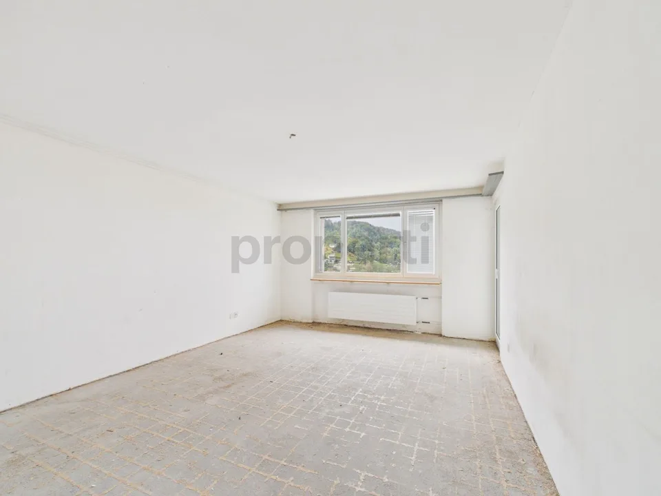 Light-filled living with balcony and far-reaching views – photo 5 of 12