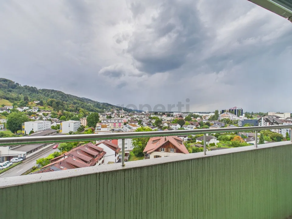 Light-filled living with balcony and far-reaching views – photo 11 of 12