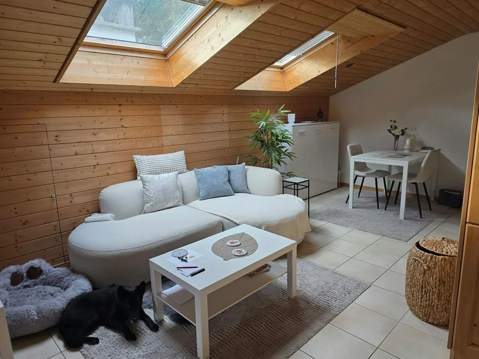 Süd-Balkon mit herrlicher Bergsicht: Gemütliches Dachgeschoss, Parkplatz inklusive, nah am Crestasee. Zweitwohnsitz möglich – Foto 16 von 27