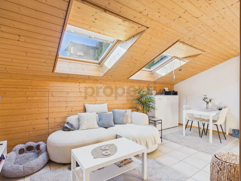 Süd-Balkon mit herrlicher Bergsicht: Gemütliches Dachgeschoss, Parkplatz inklusive, nah am Crestasee. Zweitwohnsitz möglich – Foto 1 von 27